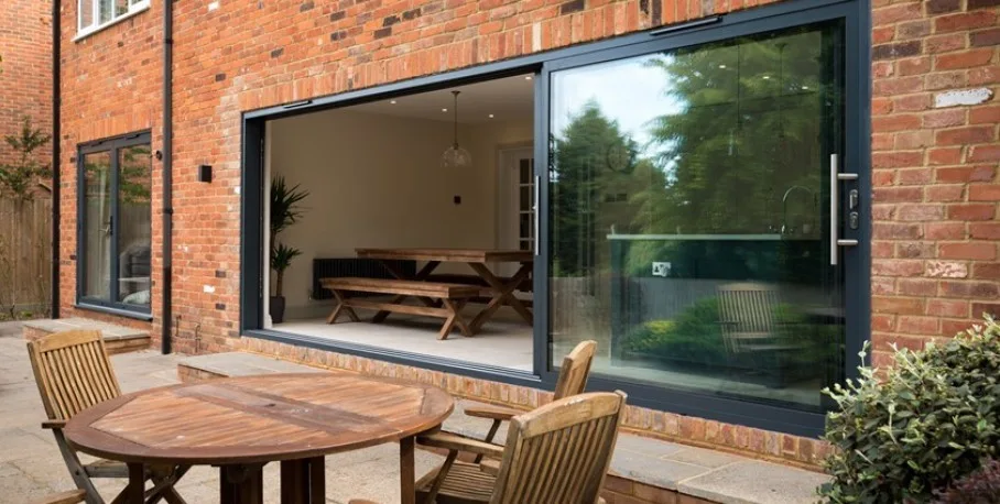 Origin OS-44 aluminium sliding door, closed